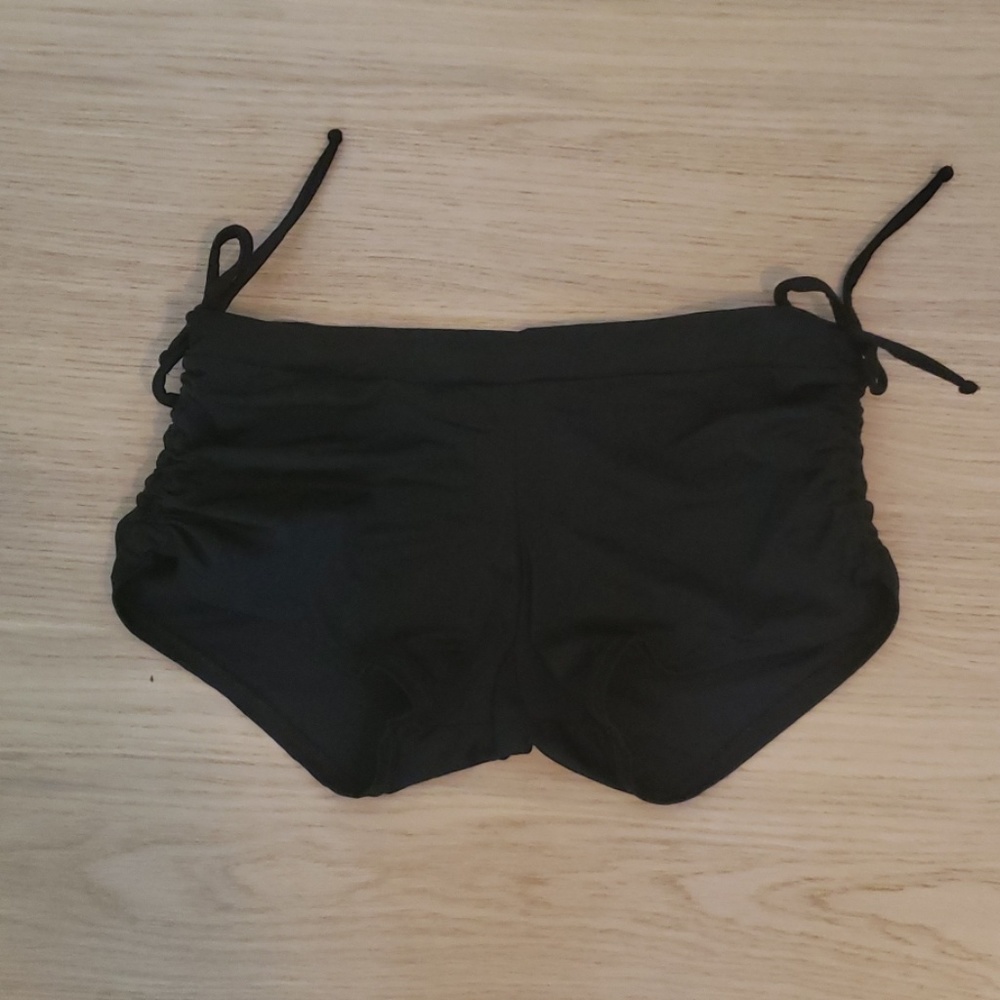 Onzie side string shorts